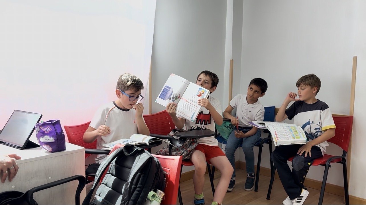 Estudiante de primaria clase inglés Cambridge Young Learners La Vaguada Madrid